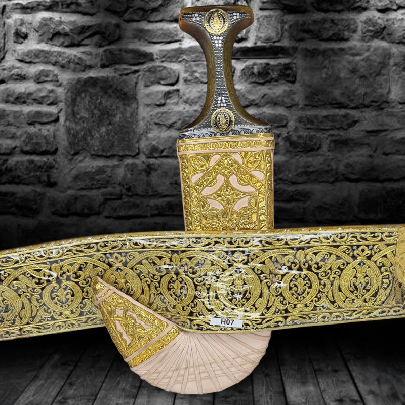 Golden Yemeni Janbiyah   H12- جنبية ذهبيه مع جلد